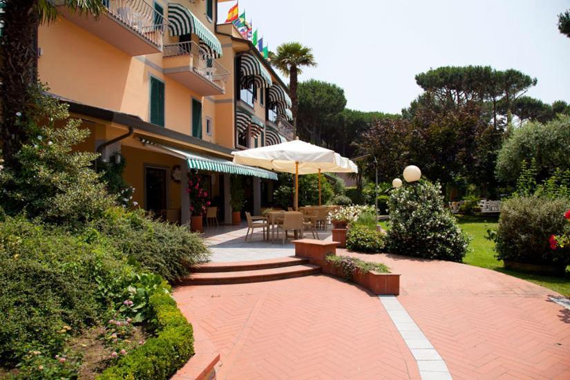 Hotel Gemma Del Mare มารินา ดิ เปียตราซันตา ภายนอก รูปภาพ