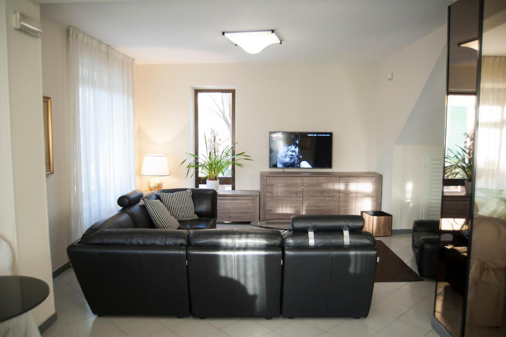 Hotel Gemma Del Mare มารินา ดิ เปียตราซันตา ภายนอก รูปภาพ