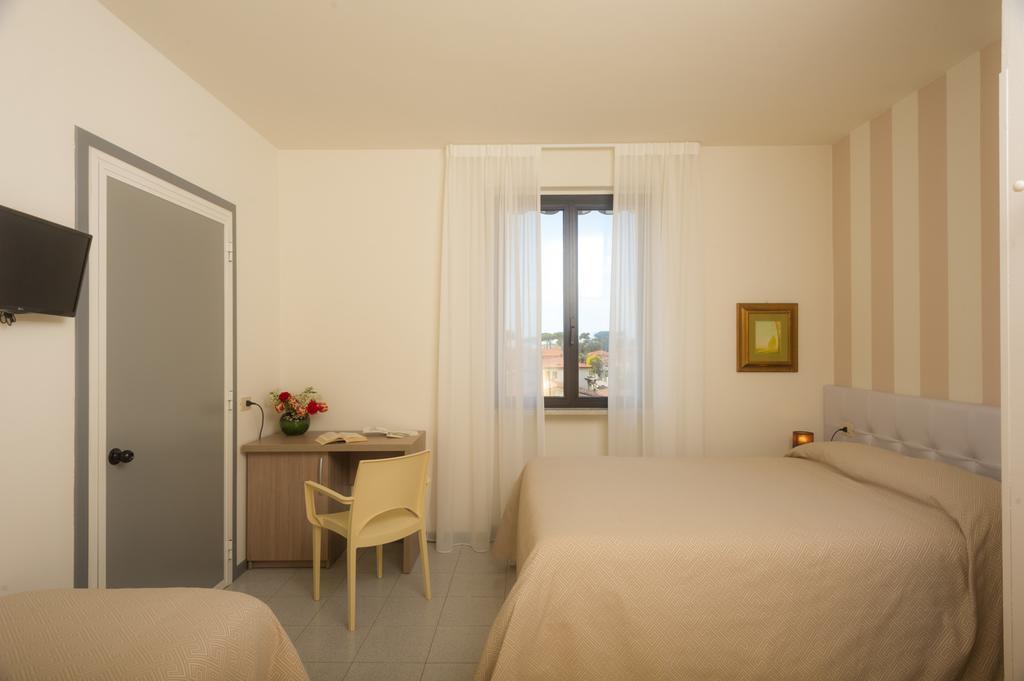 Hotel Gemma Del Mare มารินา ดิ เปียตราซันตา ภายนอก รูปภาพ
