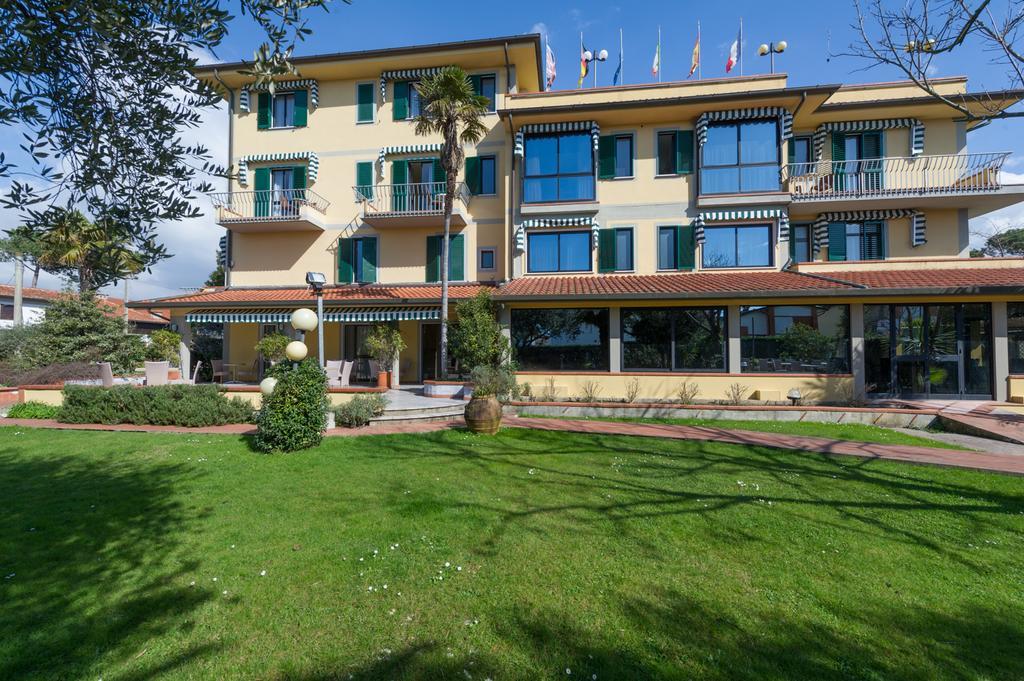 Hotel Gemma Del Mare มารินา ดิ เปียตราซันตา ภายนอก รูปภาพ