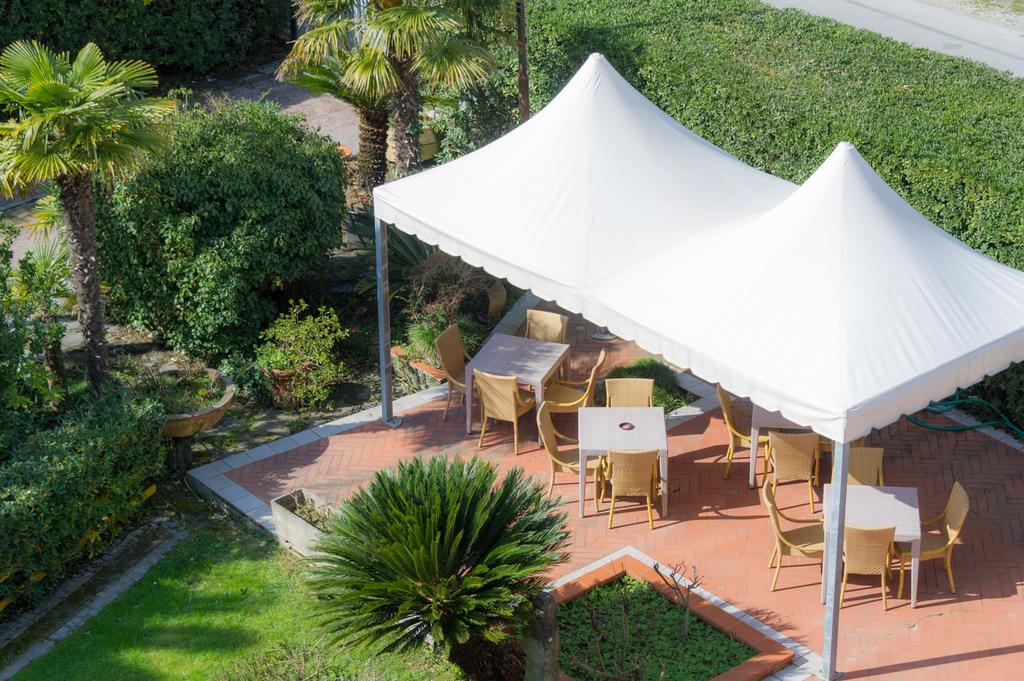 Hotel Gemma Del Mare มารินา ดิ เปียตราซันตา ภายนอก รูปภาพ