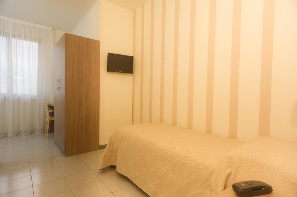 Hotel Gemma Del Mare มารินา ดิ เปียตราซันตา ภายนอก รูปภาพ
