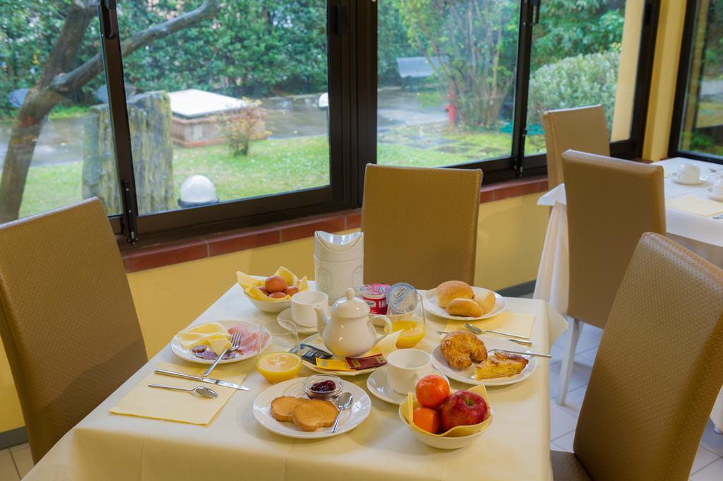 Hotel Gemma Del Mare มารินา ดิ เปียตราซันตา ภายนอก รูปภาพ