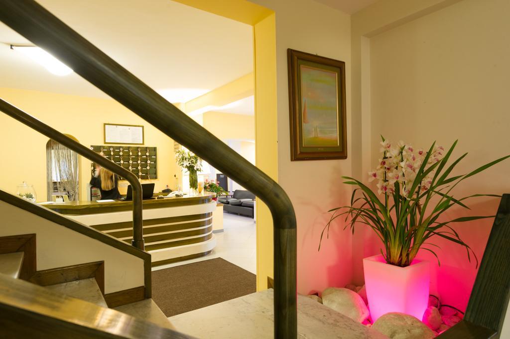 Hotel Gemma Del Mare มารินา ดิ เปียตราซันตา ภายนอก รูปภาพ