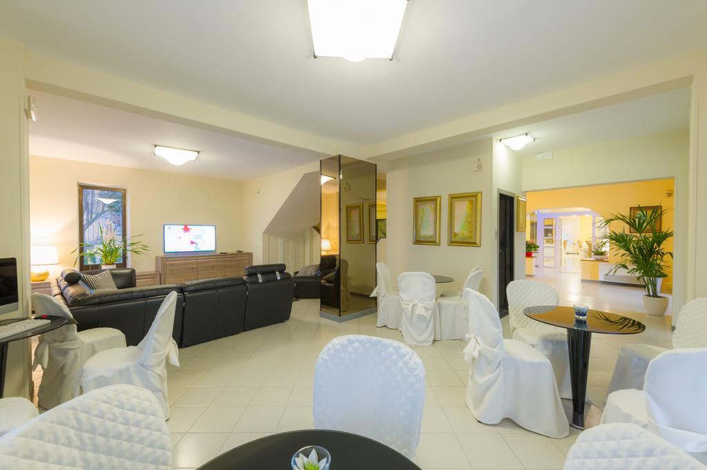 Hotel Gemma Del Mare มารินา ดิ เปียตราซันตา ภายนอก รูปภาพ