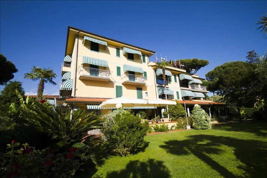 Hotel Gemma Del Mare มารินา ดิ เปียตราซันตา ภายนอก รูปภาพ
